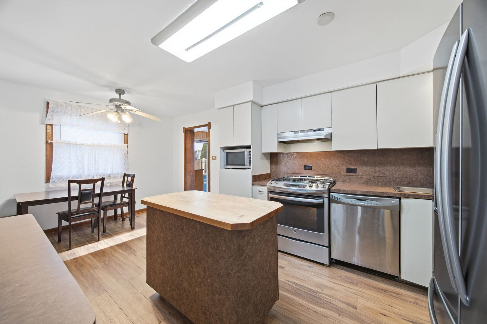 14426 Springfield Avenue Midlothian, IL 60445 - Photo 6 of 29