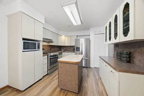 $289,000 | 14426 Springfield Avenue, Midlothian, IL 60445