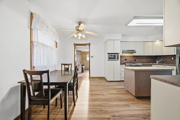 $289,000 | 14426 Springfield Avenue, Midlothian, IL 60445