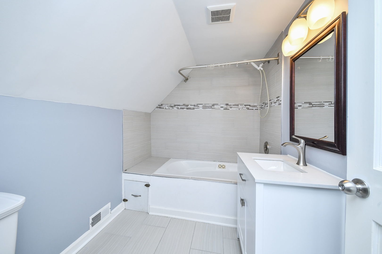 1106 Manchester Road Wheaton, IL 60187 - Photo 20 of 29