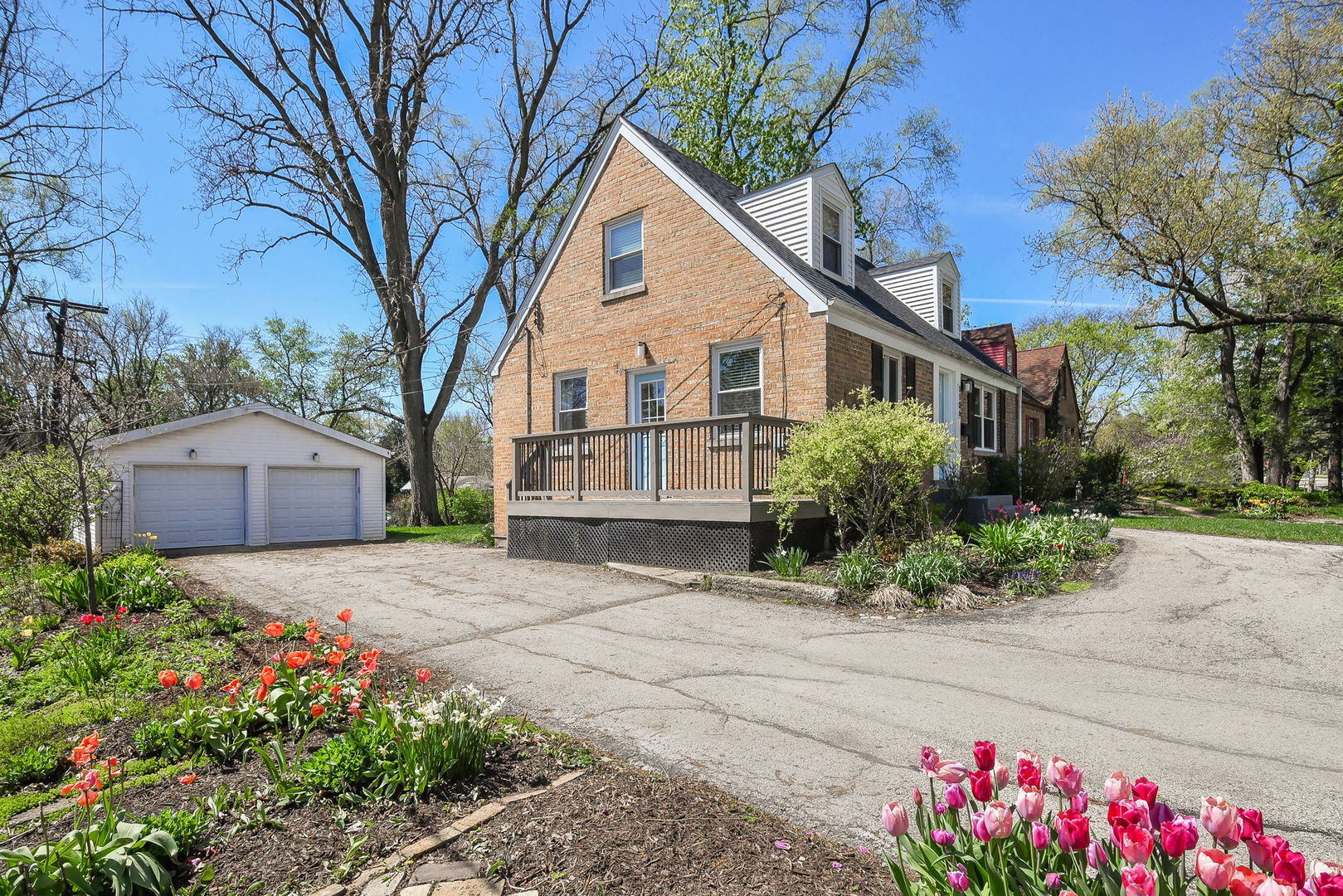 1106 Manchester Road Wheaton, IL 60187 - Photo 2 of 29