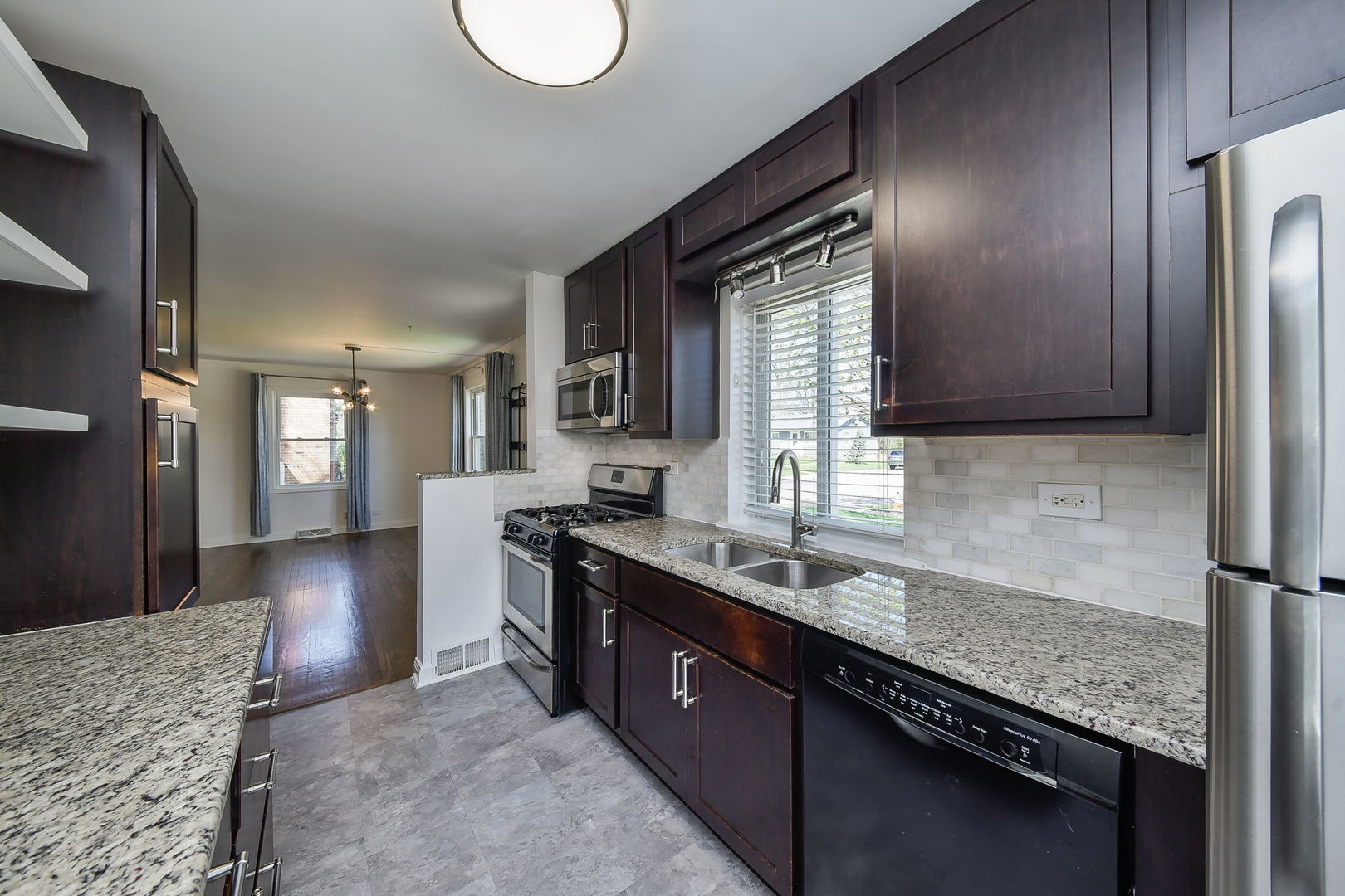 1106 Manchester Road Wheaton, IL 60187 - Photo 8 of 29