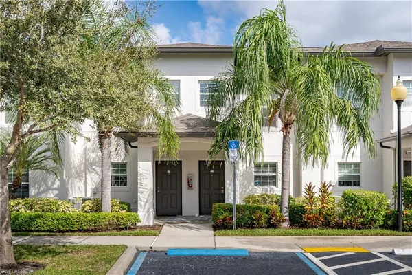 $1,900 | 9080 Gervais Circle, Unit 504, Naples, FL 34120