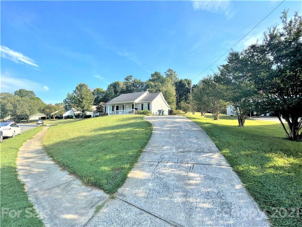 8507 Sunflower Road Charlotte, NC 28227 - Photo 3 of 26 Gallery Image 3