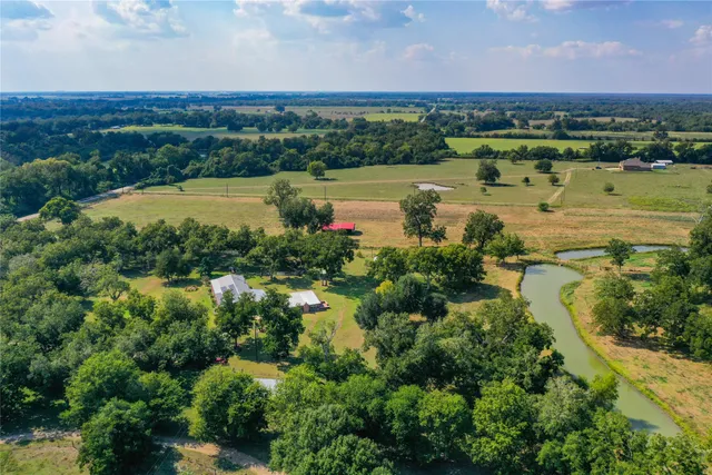a view of a house with yard and garage