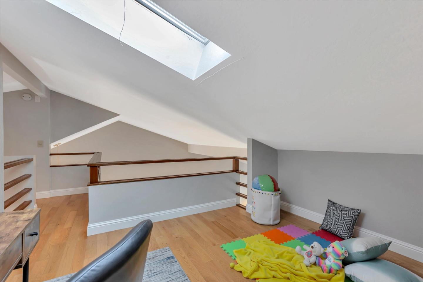 10961 Northsky Square Cupertino, CA 95014 - Photo 20 of 50 a living room with furniture
