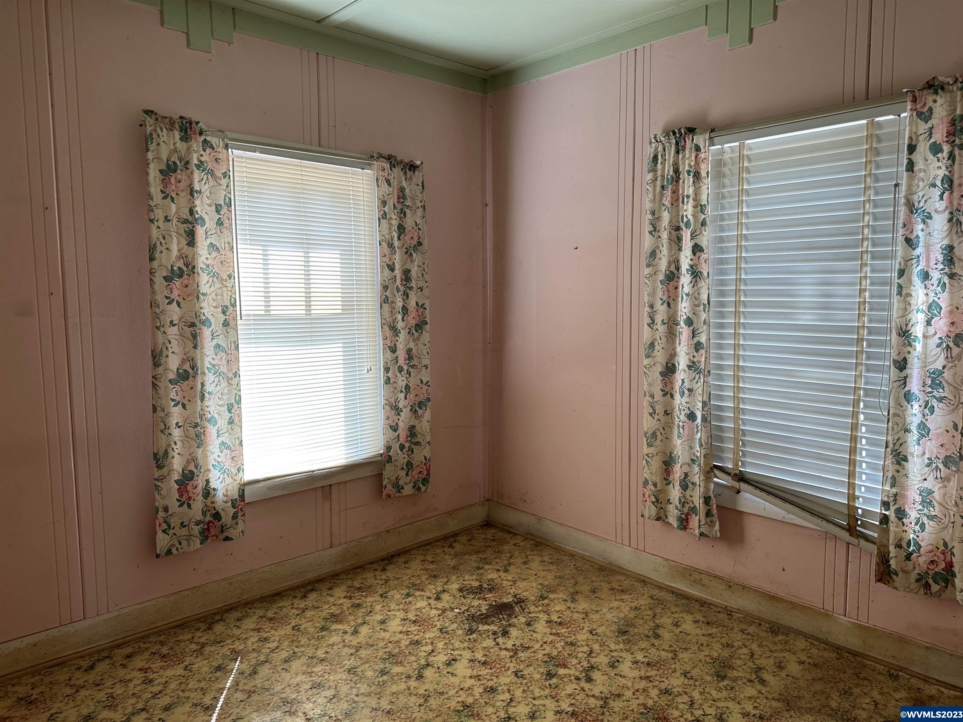 7082 Hazelgreen Road Northeast Salem, OR 97305 - Photo 13 of 20 Gallery Image 13