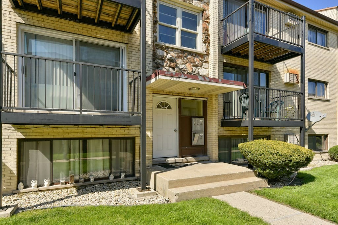 5113 North East River Road, Unit 1K Chicago, IL 60656 - Photo 10 of 13