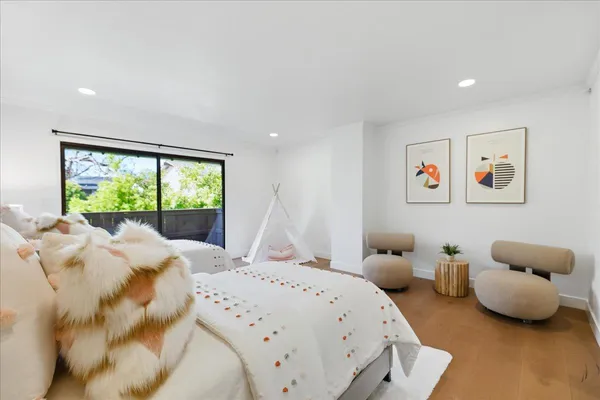 a view of an entrance of the house