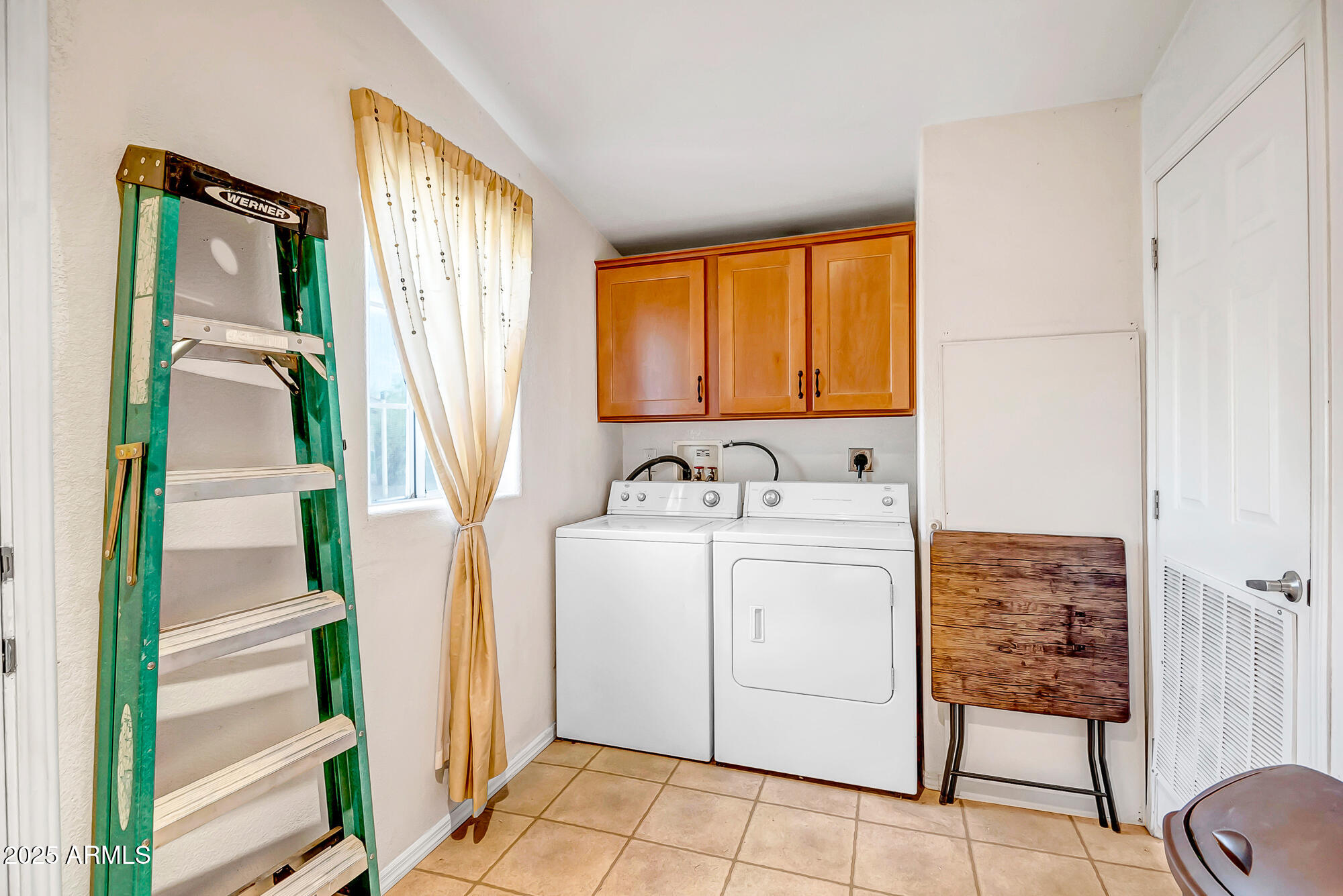 2406 West White Spar Road New River, AZ 85087 - Photo 11 of 26 Laudry/mud room