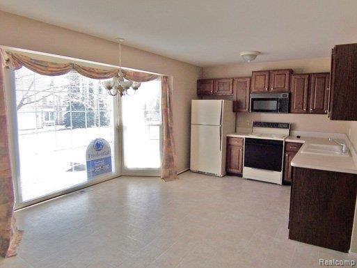 1436 Crescent Lane, Unit 320 Rochester, MI 48306 - Photo 11 of 20 Kit 1.jpg