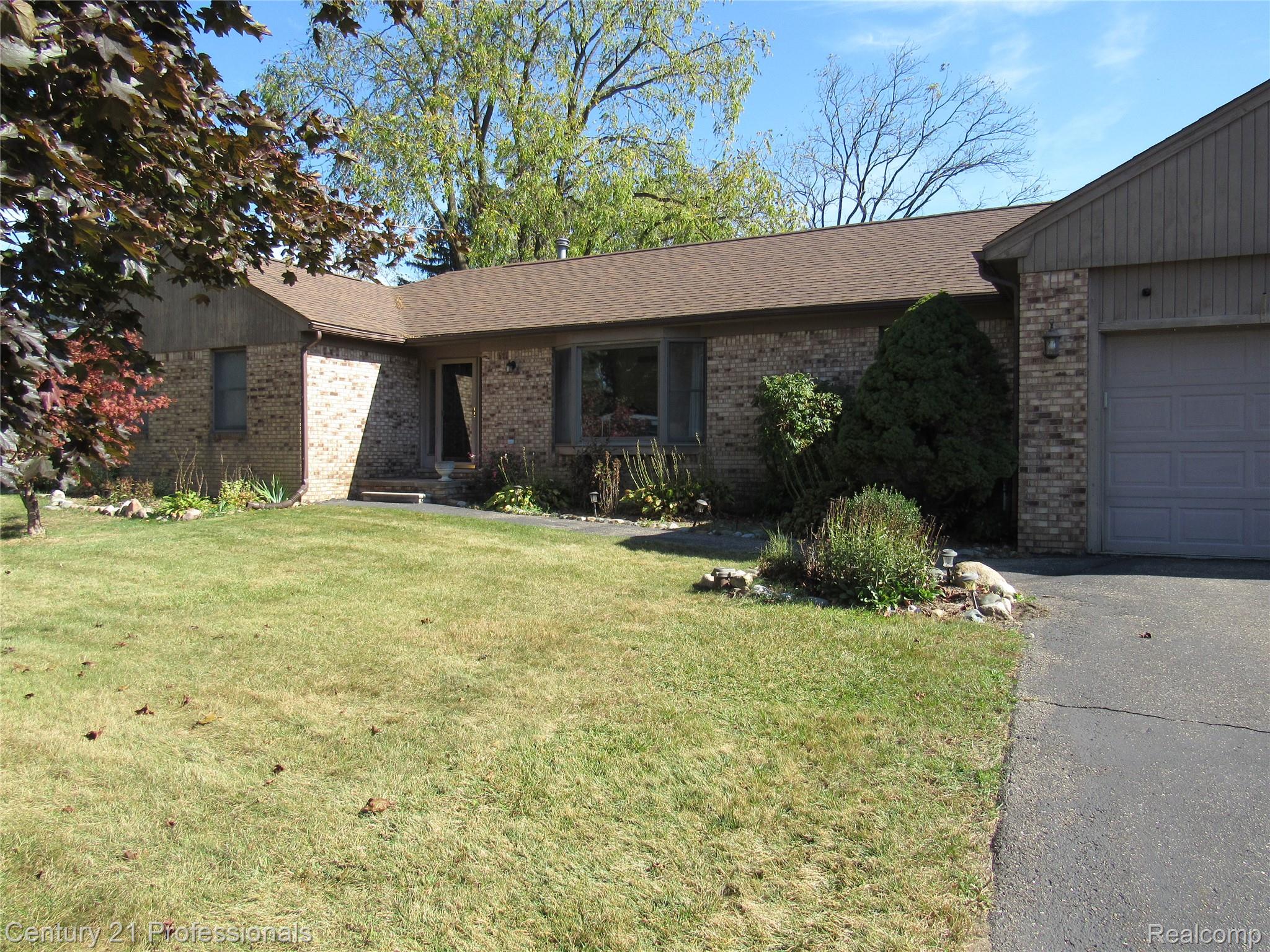 2871 Walbridge Drive Rochester, MI 48307 - Photo 1 of 15 Single story home with brick siding, a front lawn, an attached garage, and asphalt driveway