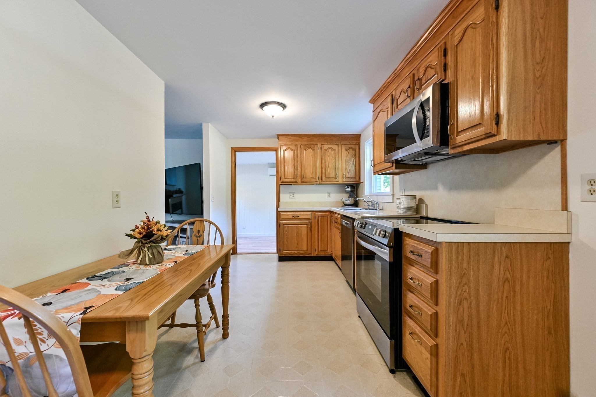 491 Maple Street Mansfield, MA 02048 - Photo 17 of 41 Gallery Image 17
