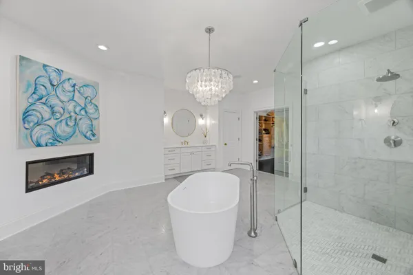 a en suite bathroom with a shower