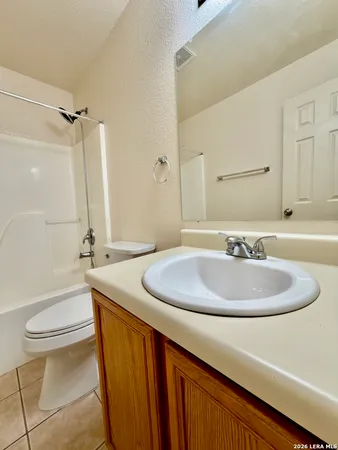 an empty room with fan and ceiling fan