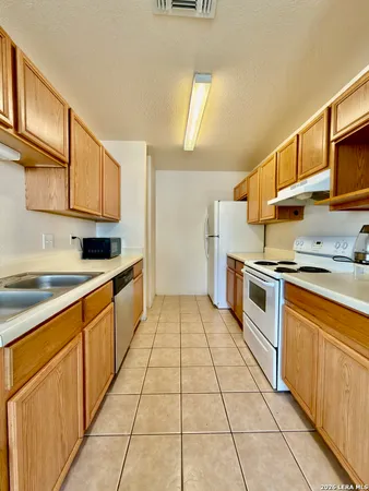 $1,200 | 7921 M G Road, San Antonio, TX 78251