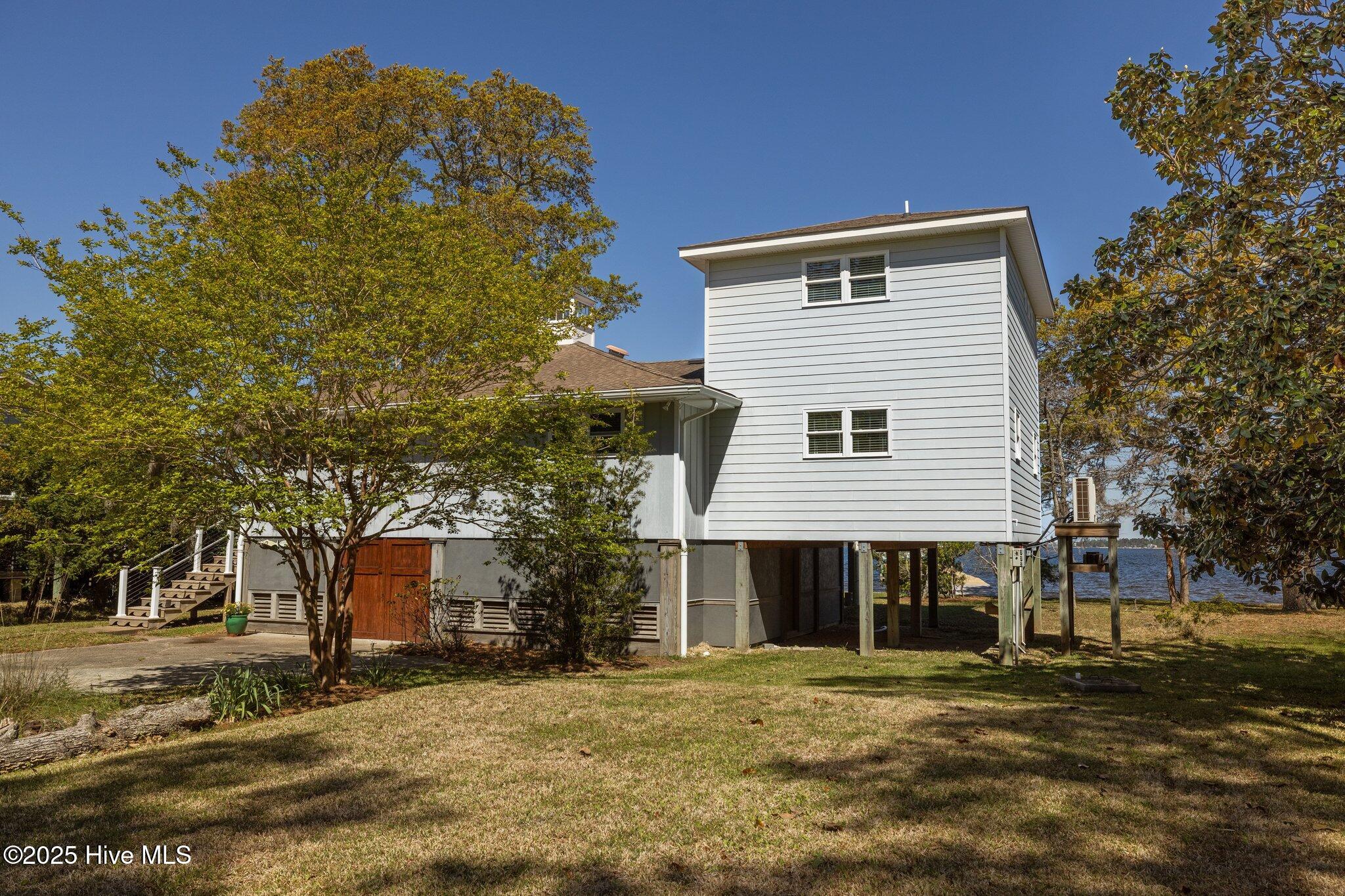 235 Creek Road Beaufort, NC 28516 - Photo 2 of 54 Front of home