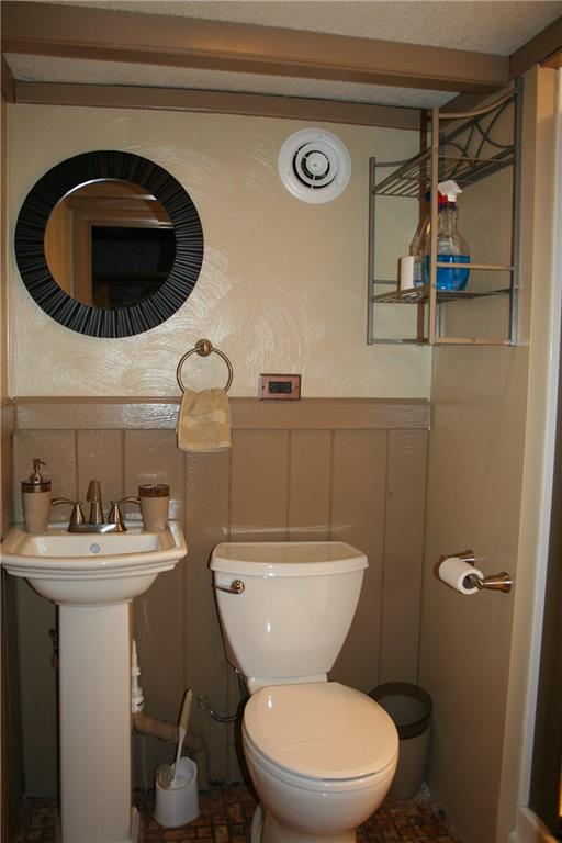 352 Center Road Monroeville, PA 15146 - Photo 22 of 25 Full Bathroom located in basement.