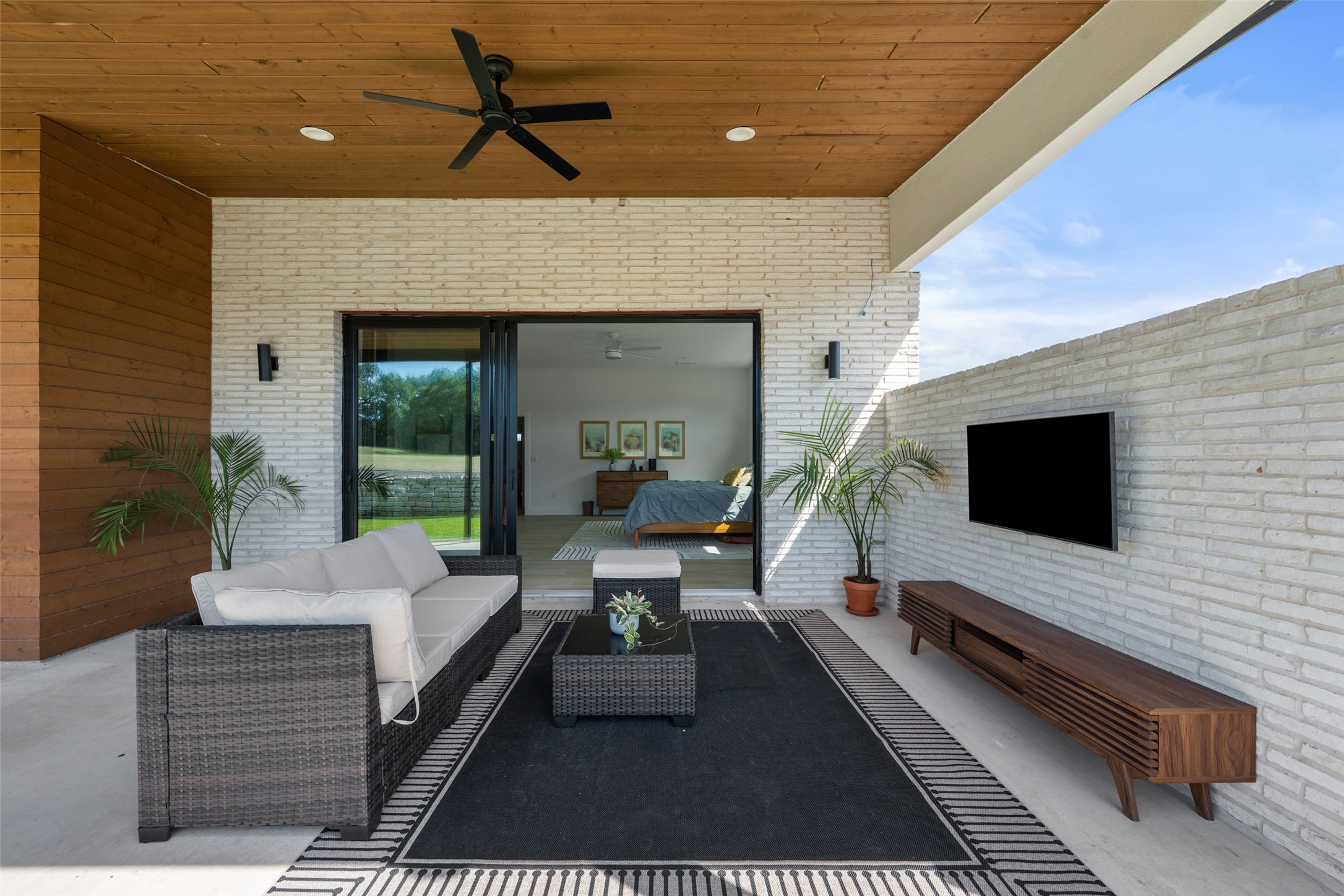 402 Rolling Hills Road Liberty Hill, TX 78642 - Photo 10 of 40 Your own seating area right off of the primary bedroom