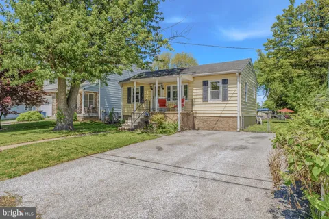 front view of house with a yard