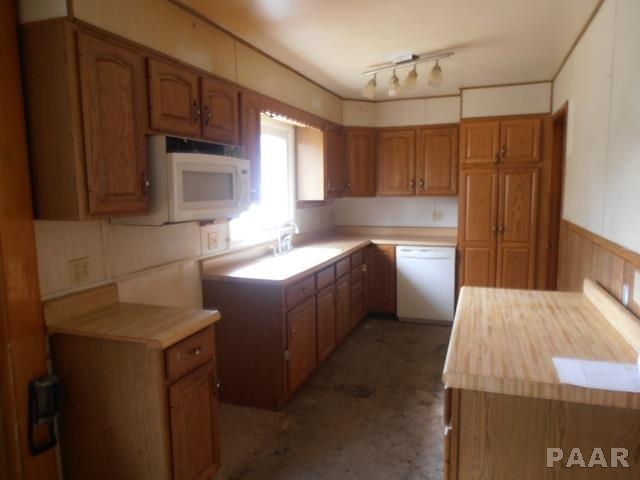 216 Albert Street Washington, IL 61571 - Photo 13 of 25 Gallery Image 13
