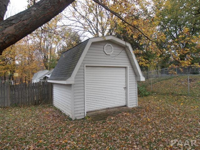 216 Albert Street Washington, IL 61571 - Photo 6 of 25 Gallery Image 6