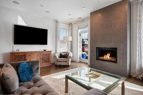 $1,625,000 | 1821 North Larrabee Street, Unit 2, Chicago, IL 60614