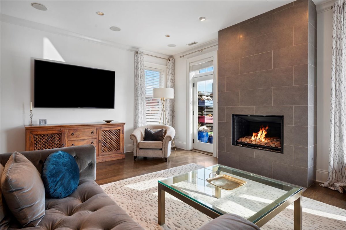 1821 North Larrabee Street, Unit 2 Chicago, IL 60614 - Photo 19 of 54