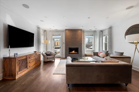 $1,625,000 | 1821 North Larrabee Street, Unit 2, Chicago, IL 60614