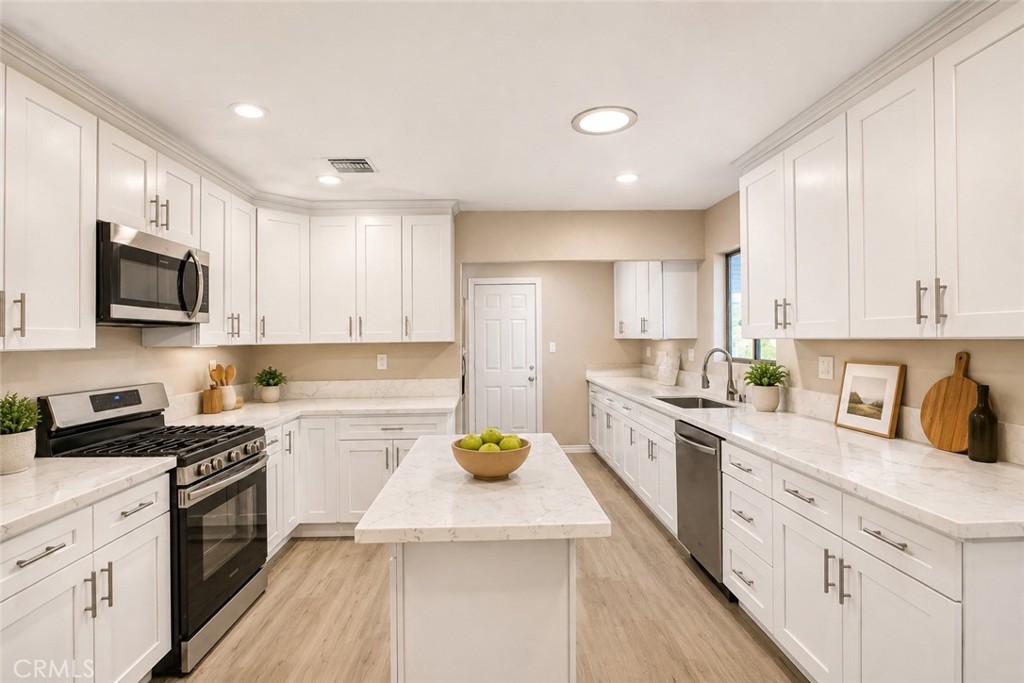 2255 Fig Street Simi Valley, CA 93063 - Photo 3 of 22