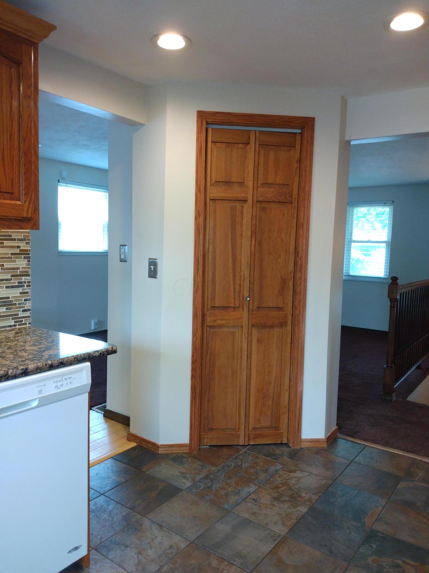 1870 Zettler Road Columbus, OH 43227 - Photo 6 of 21 Gallery Image 6