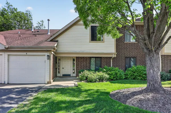$299,900 | 863 Coach Road, Unit 1, Palatine, IL 60074