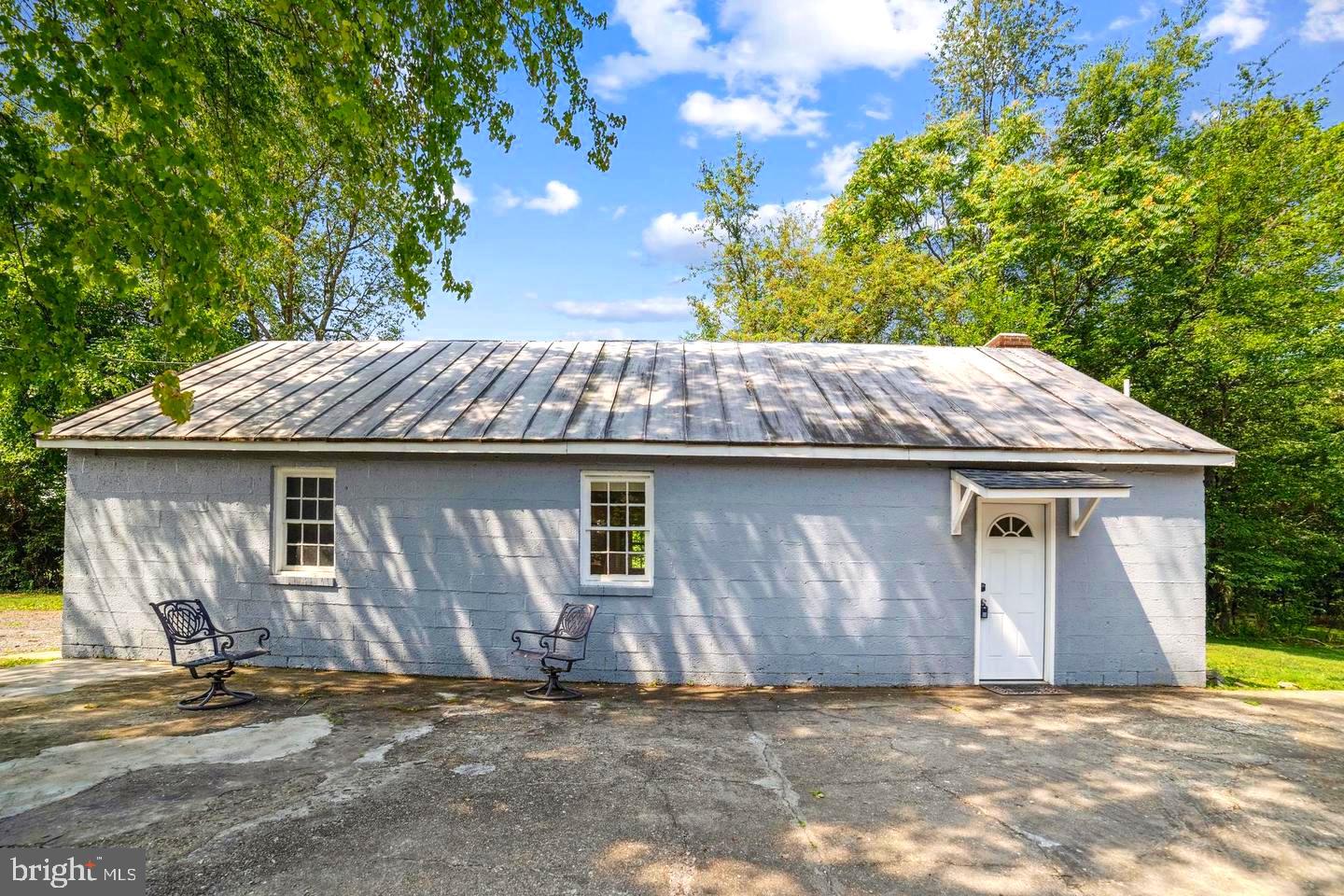 27100 Ridge Road Damascus, MD 20872 - Photo 58 of 74 a front view of a house with garden