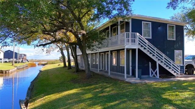 a view of a house with backyard and sitting area