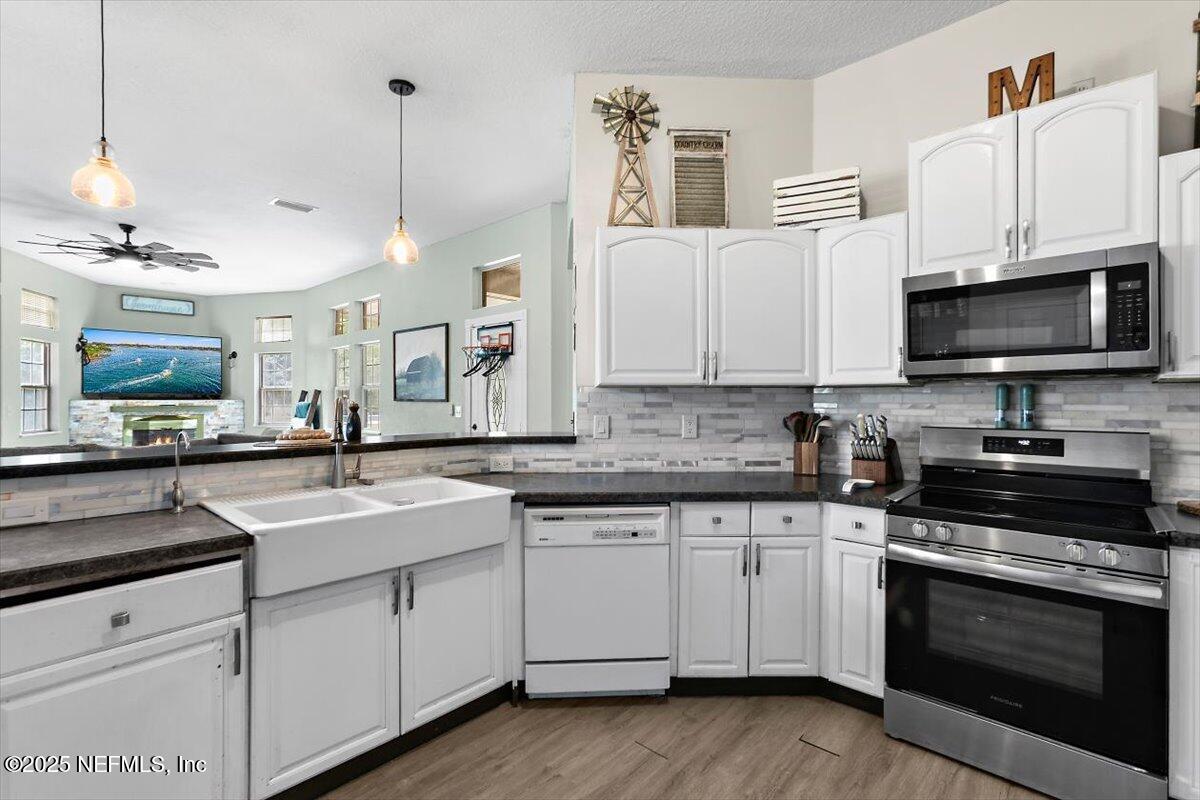 55214 Yellow Jacket Drive Callahan, FL 32011 - Photo 7 of 32 a kitchen with a sink stove and microwave