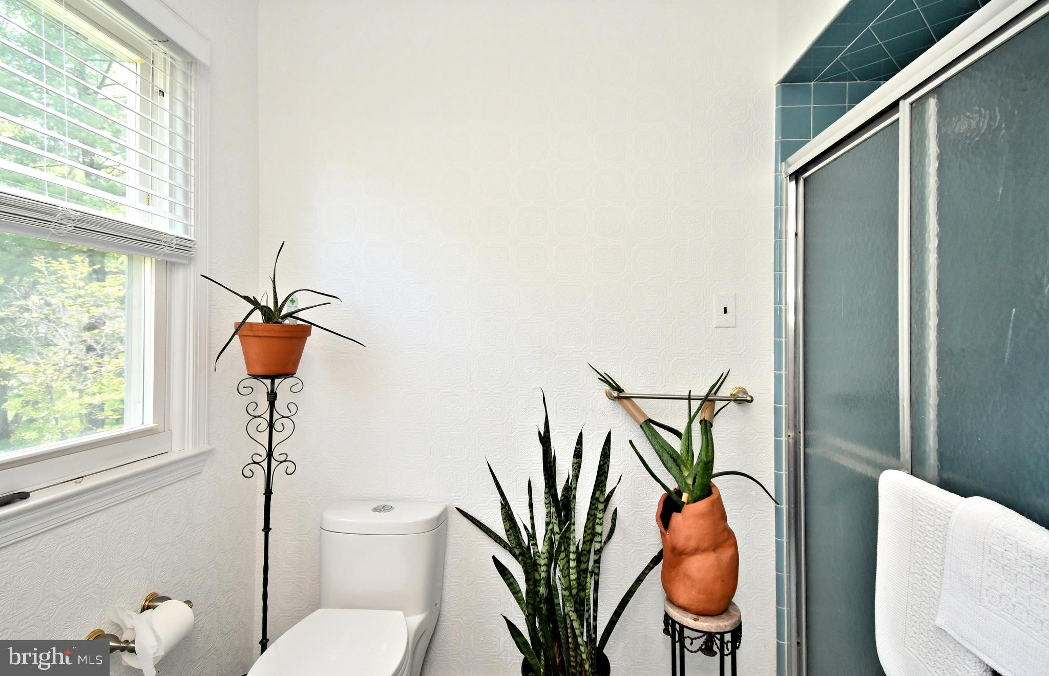 816 Glenn Circle Wayne, PA 19087 - Photo 33 of 63 Full Bath with Shower in Main Bedroom