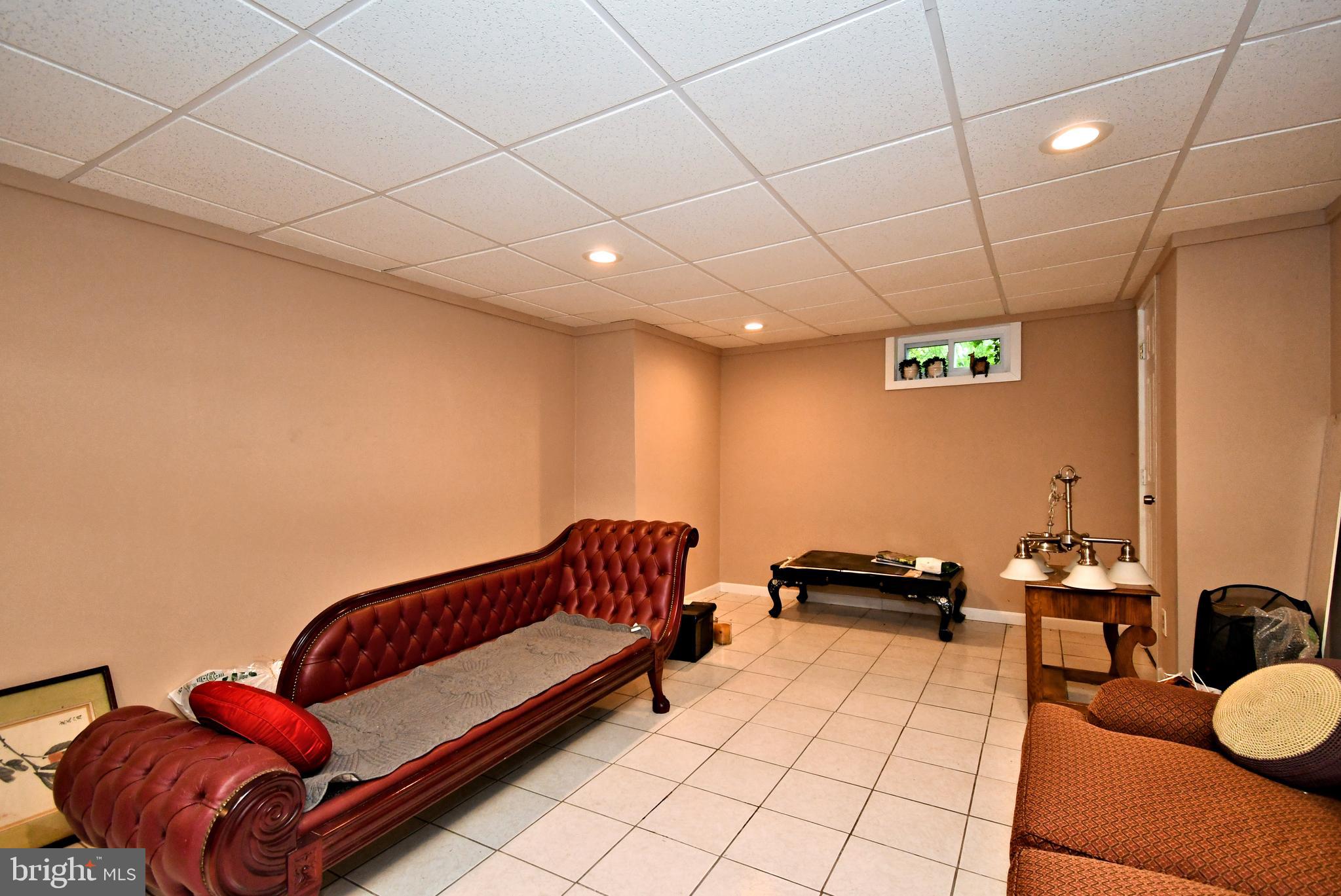 816 Glenn Circle Wayne, PA 19087 - Photo 45 of 63 a living room with furniture