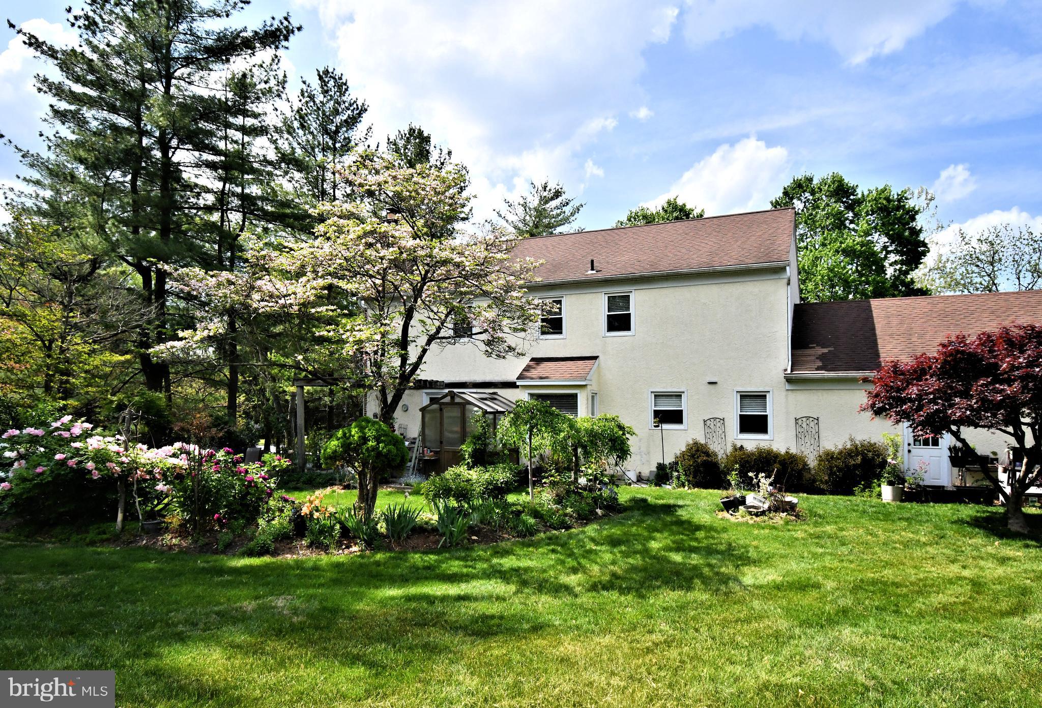 816 Glenn Circle Wayne, PA 19087 - Photo 5 of 63 a view of backyard of house with green space