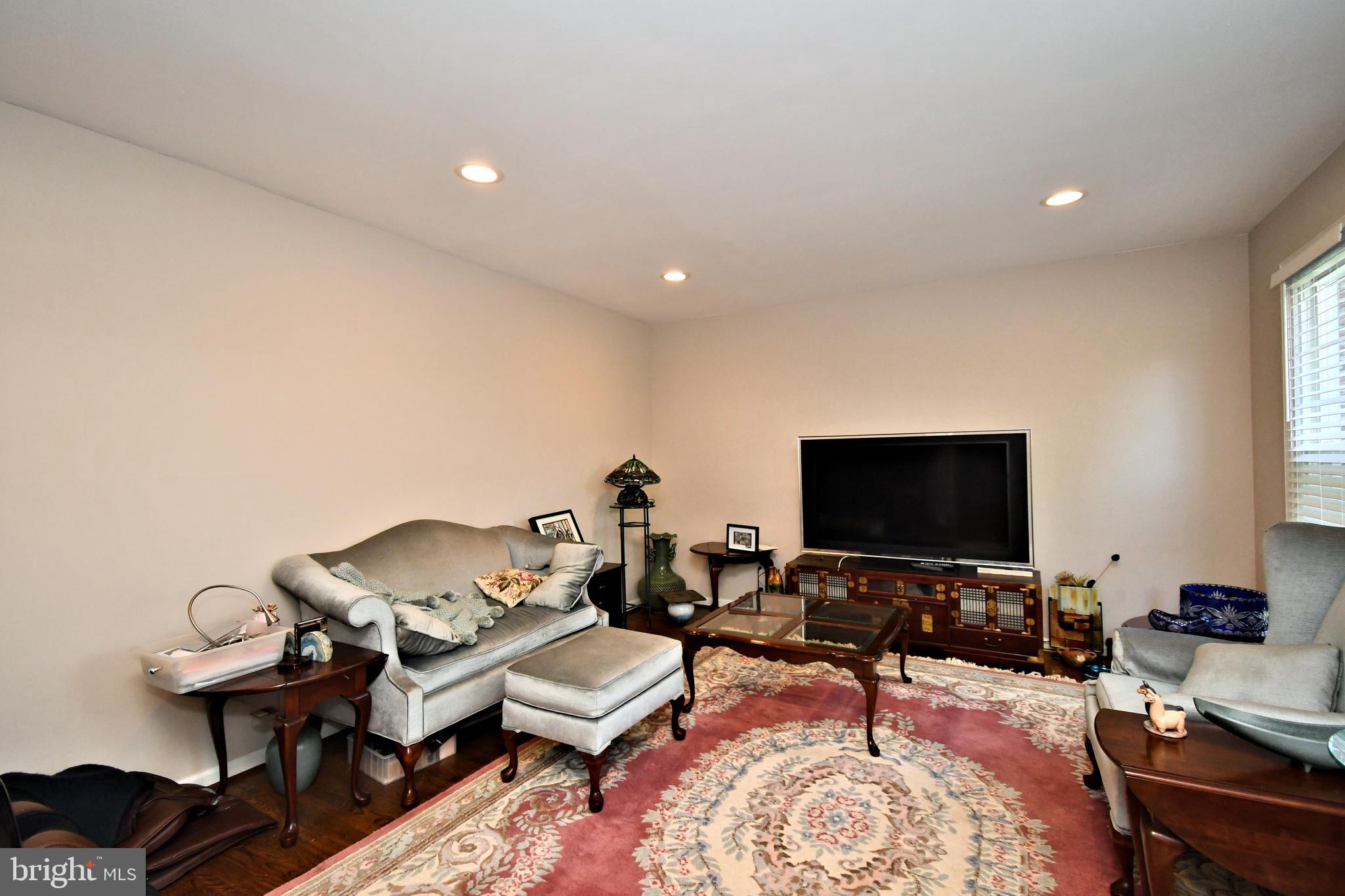 816 Glenn Circle Wayne, PA 19087 - Photo 8 of 63 a living room with furniture and a flat screen tv
