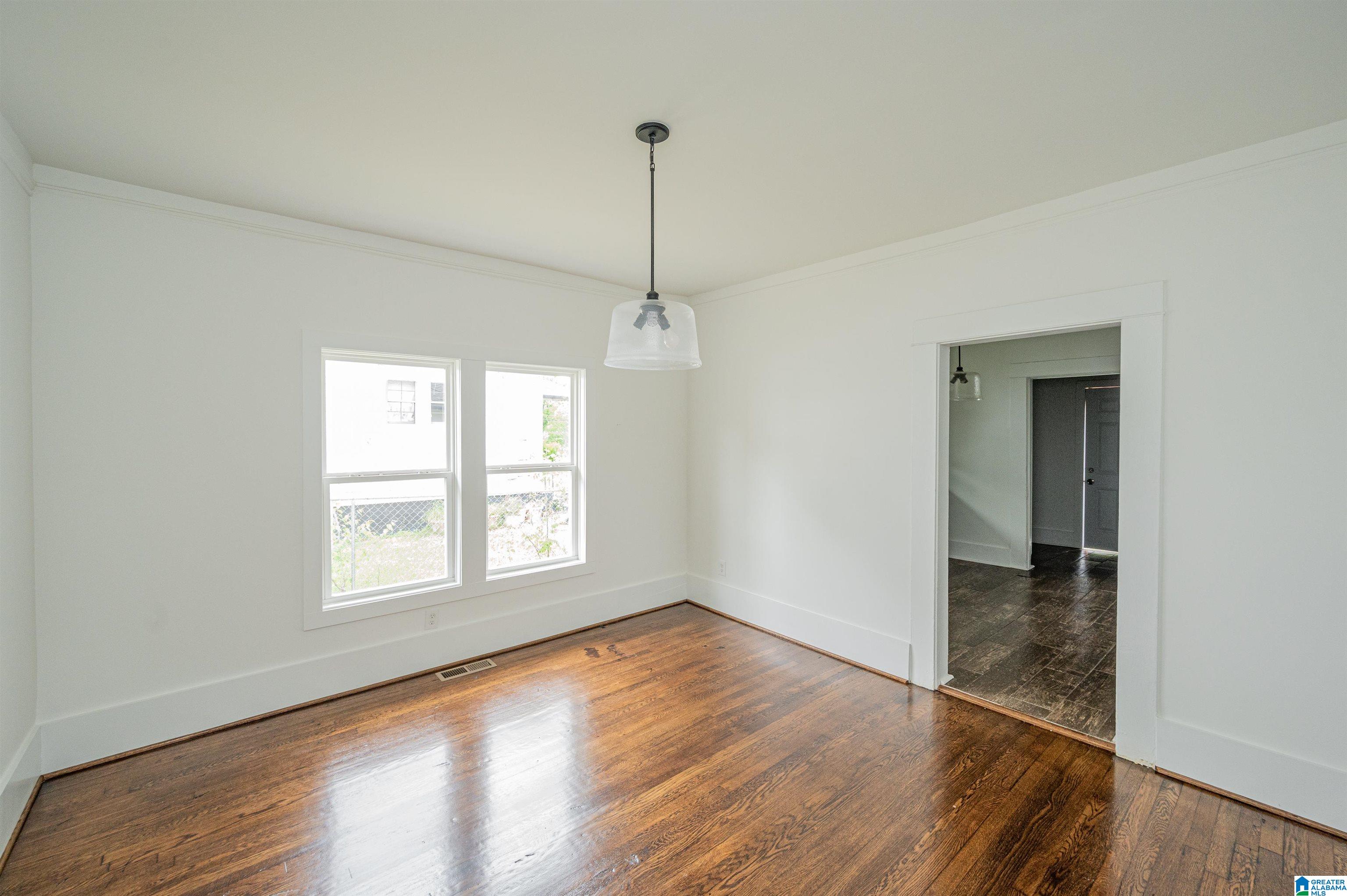 932 Valley Rd Place Birmingham, AL 35208 - Photo 11 of 32
