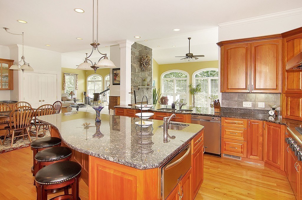 20 Coachman Ridge Road Shrewsbury, MA 01545 - Photo 9 of 30 Gallery Image 9