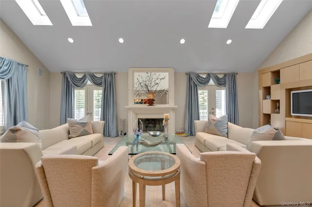 $4,250,000 | 17 Evergreen Circle, Manhasset, NY 11030