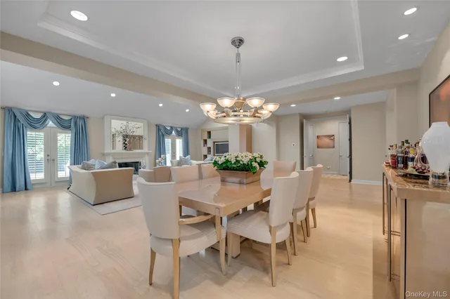$4,250,000 | 17 Evergreen Circle, Manhasset, NY 11030