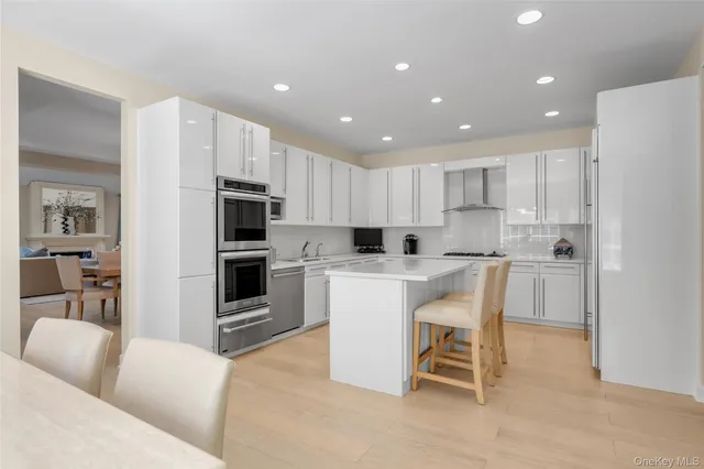 $4,250,000 | 17 Evergreen Circle, Manhasset, NY 11030