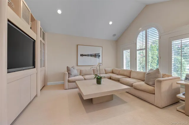 $4,250,000 | 17 Evergreen Circle, Manhasset, NY 11030