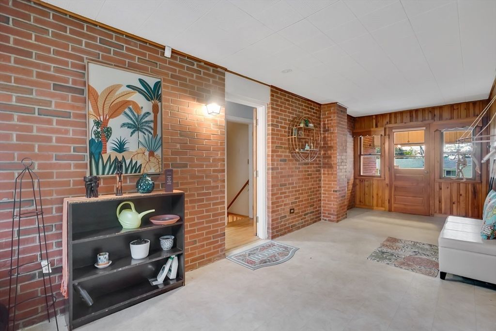 28 Dayton Street Springfield, MA 01118 - Photo 15 of 40 Gallery Image 15