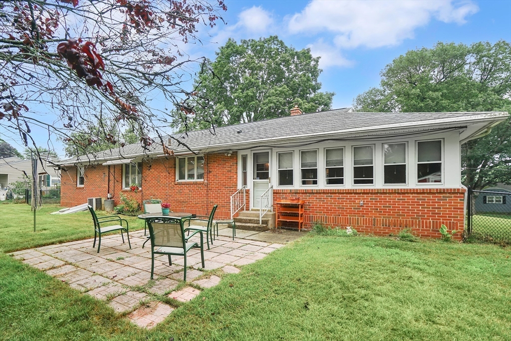 28 Dayton Street Springfield, MA 01118 - Photo 9 of 40 Gallery Image 9