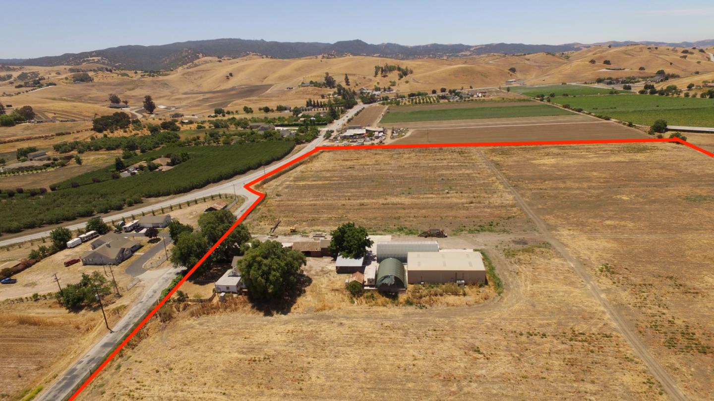 1010 Union Road Hollister, CA 95023 - Photo 2 of 4