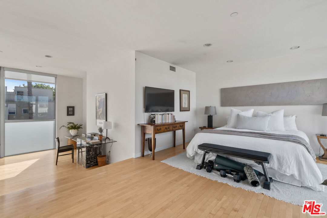 660 Rose Avenue, Unit 4 Venice, CA 90291 - Photo 15 of 25 a bed room with furniture and a flat screen tv