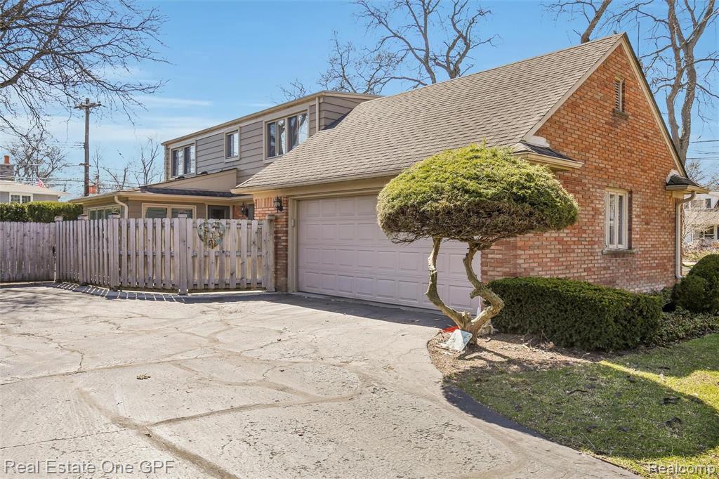 470 Cook Road Grosse Pointe Woods, MI 48236 - Photo 35 of 47